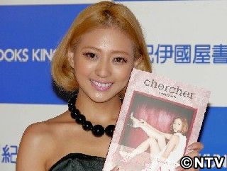 AAA伊藤千晃、先輩・倖田來未を祝福!