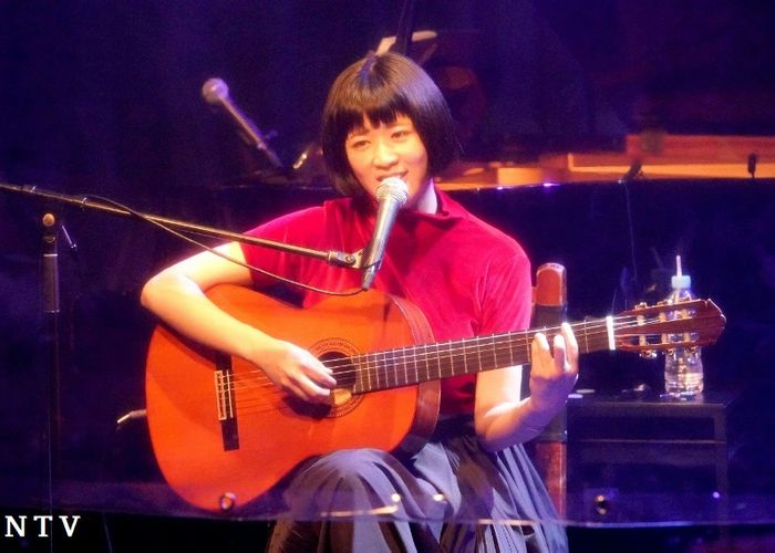 伊藤美裕、閉店する思い出の場所で熱唱
