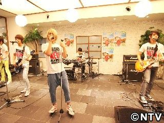 FTIsland、限定100人に手渡し販売&サプライズライブ