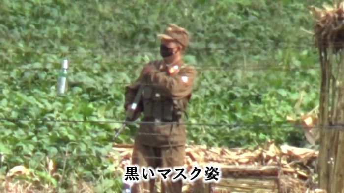 監視小屋に黒マスク兵 中朝国境コロナ厳戒