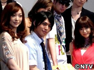 佐野和真、客席に背中向け「どうしよう。見ないで〜!」
