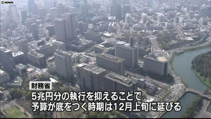 政府、5兆円分の支出遅らせる閣議決定