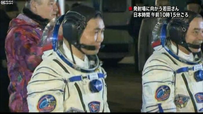 若田さん、宇宙船に搭乗 まもなく打ち上げ