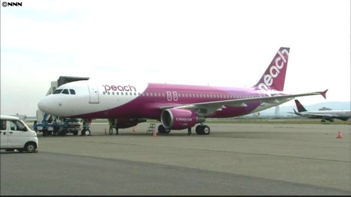 日本初のLCC・ピーチの1号機、関空到着