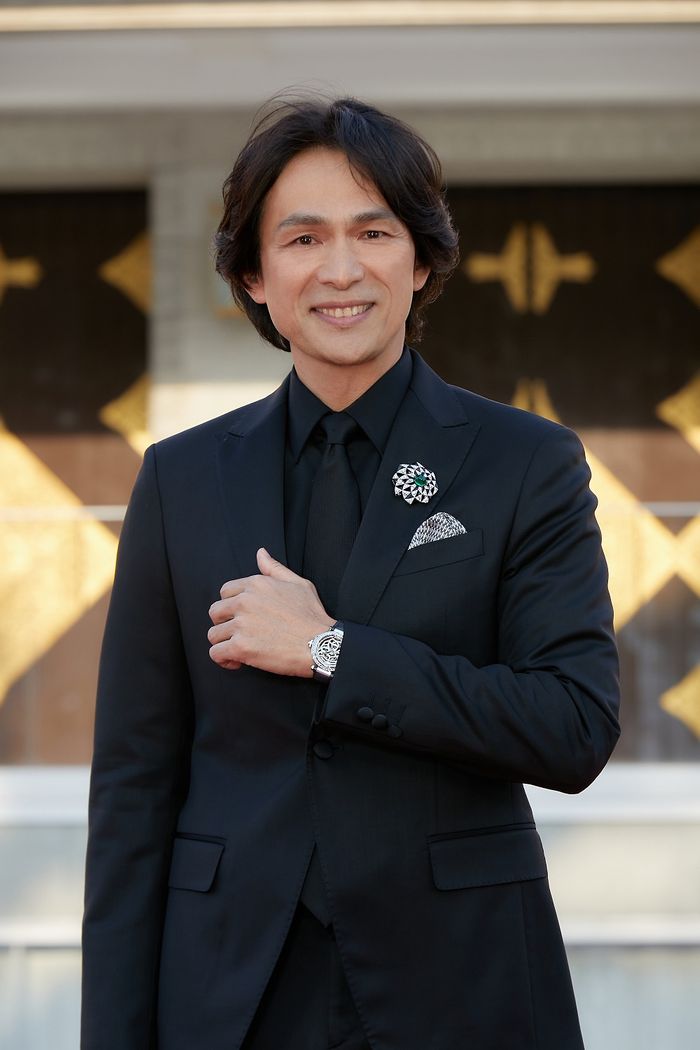 江口洋介、全身黒のシックなスーツ姿にハイジュエリー身につけ「気分があがりますね」