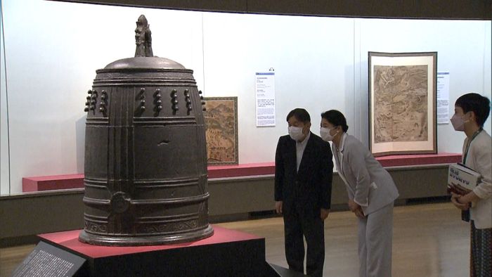 両陛下　沖縄復帰50年特別展｢琉球｣を鑑賞
