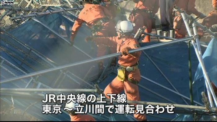 中央線架線支障で緊急停車、乗客らを誘導