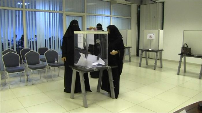 サウジアラビア 初の女性議員が誕生