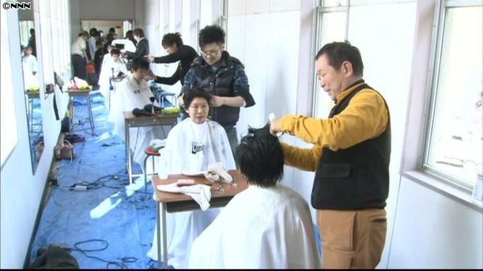 理容師らがボランティアでヘアカット 岩手