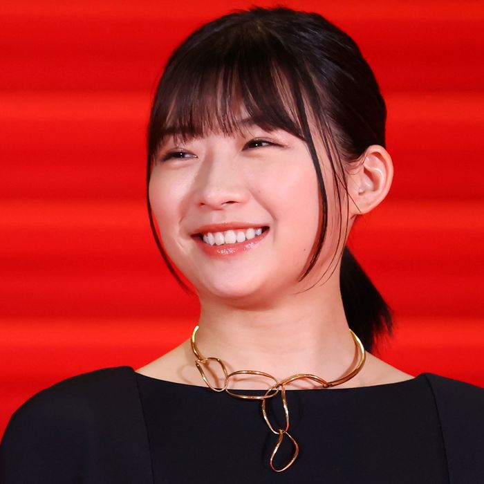 伊藤沙莉、“18歳差” 脚本家との熱愛報道認める「温かく見守っていただけると幸いです」