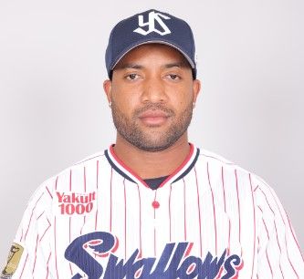 「村上様いなくともサンタナ殿がいるんで」サンタナが先制タイムリー 村上宗隆の代わりに4番で起用