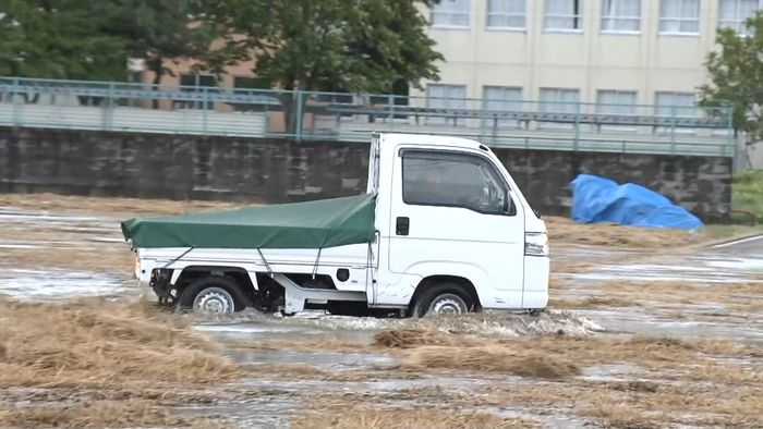 千曲川が決壊か 住宅6人が救助要請 長野