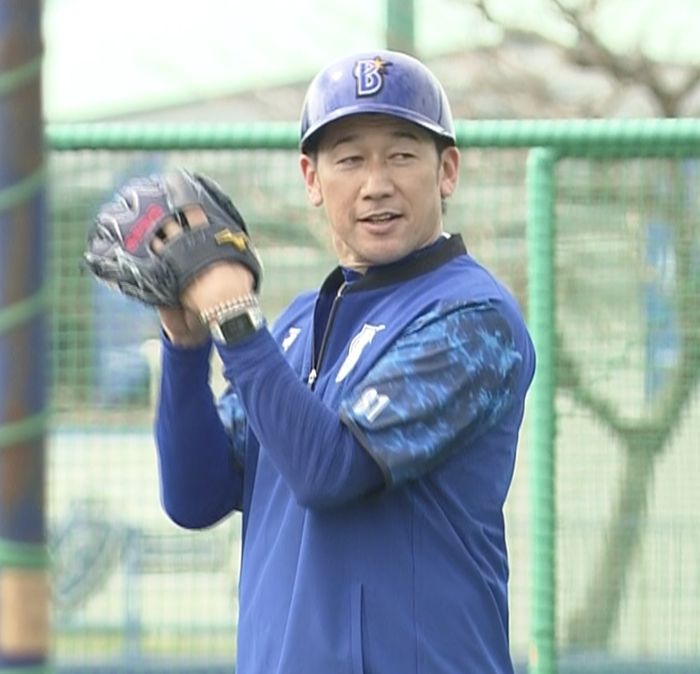 DeNA三浦大輔監督キャンプ初日から打撃投手務める　石井琢朗コーチが指名