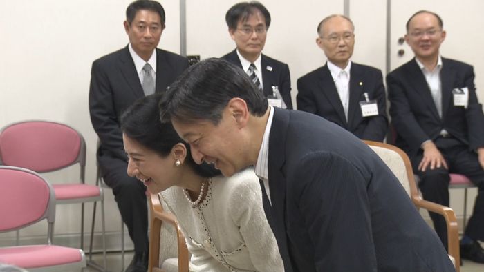 皇太子ご夫妻 高齢者施設を訪問