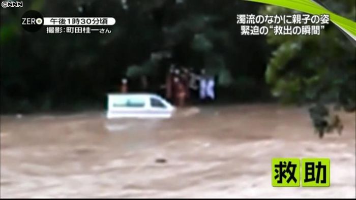 間一髪!濁流の中から親子を救助 直後に…