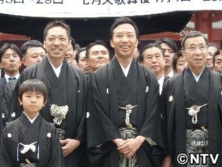 市川亀治郎&香川親子三代、浅草でお練り!