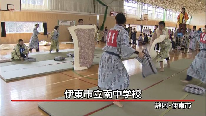 浴衣着て枕投げ合う!全日本まくら投げ大会