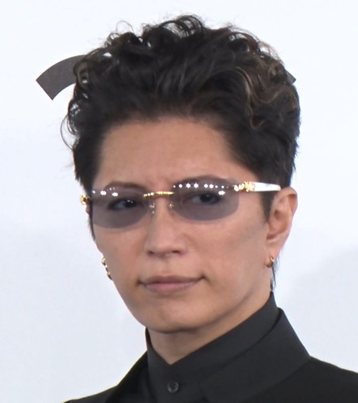 GACKT 年内に芸能活動再開へ 順調に回復も “全身皮膚炎や脱毛症が進行” と発表