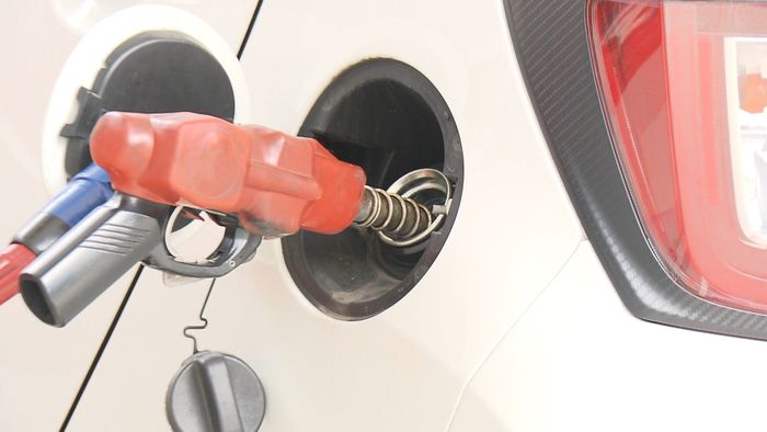 ガソリン平均価格1リットルあたり172円70銭 2週連続の値下がり
