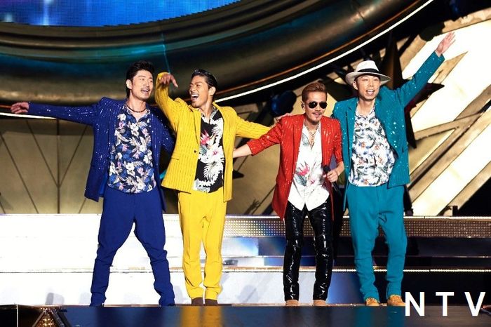 HIROも登場!卒業する3人に花束贈呈