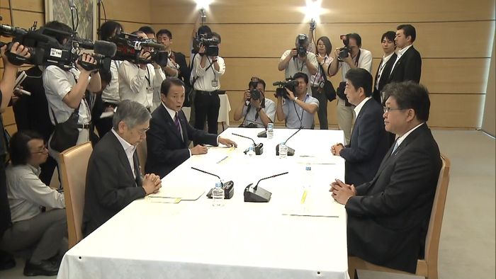 政府日銀が緊急会合「あらゆる政策総動員」