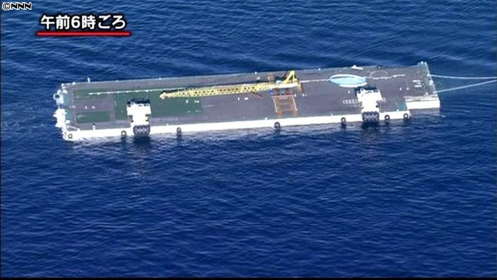 汚染水保管のメガフロート、横浜港を出発