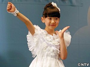 芦田愛菜、室内ミニライブで新曲生歌唱!