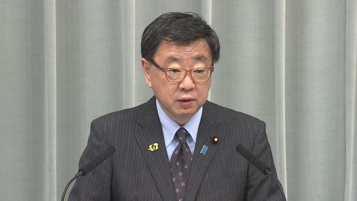松野長官「日露関係をこのような状態に追いやった責任は、全面的にロシアにある」 外交官ら8人“国外退去”ロシア側に抗議