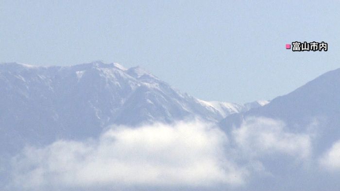 立山で初冠雪を観測　平年より１３日遅く