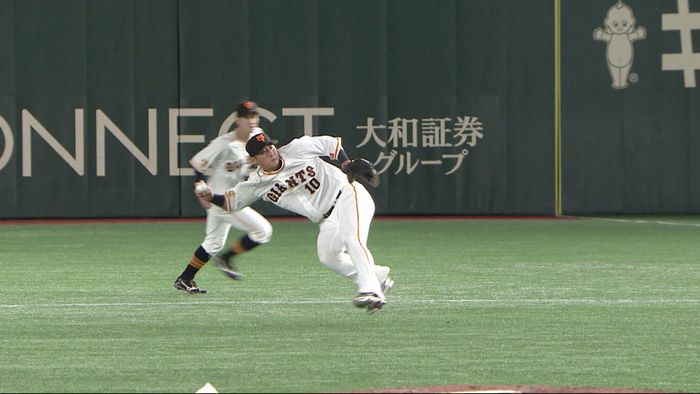 超ファインプレー 巨人中田翔がピンチ救う