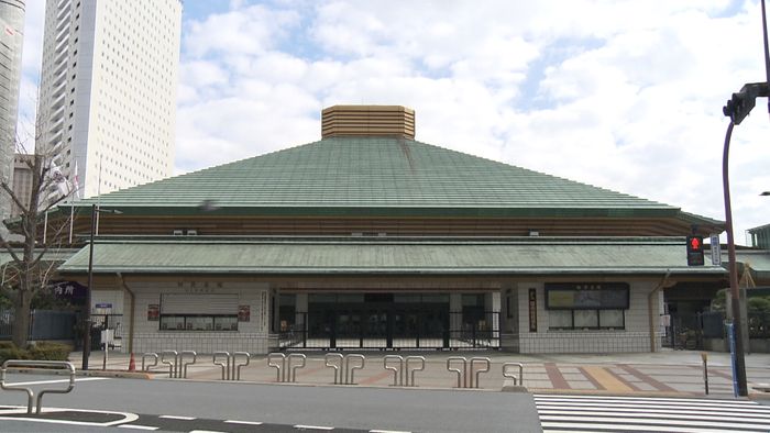 大関・貴景勝、1敗同士の直接対決制す