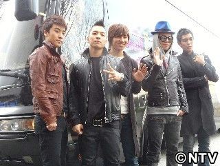 BIGBANGがデザイン!ツアー記念ラッピングバス出発