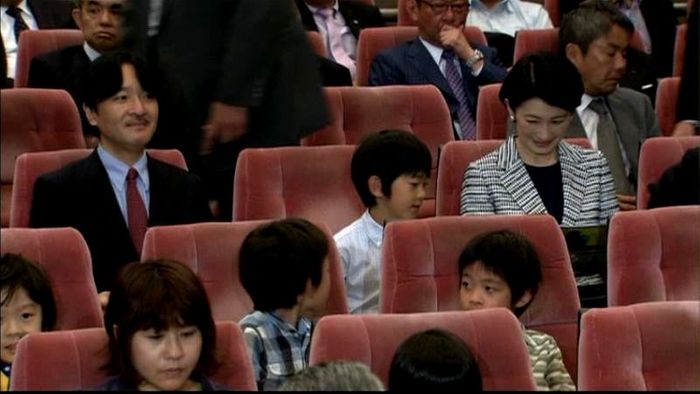 秋篠宮ご一家 昆虫の映画を鑑賞