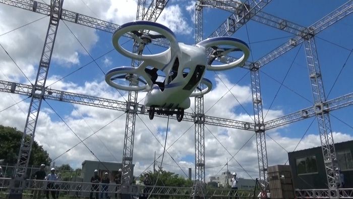 「空飛ぶクルマ」実用化へ“自動飛行”実験