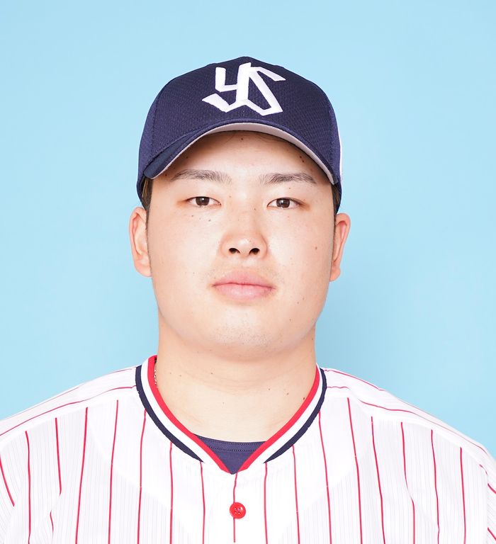 ヤクルト デーゲーム初勝利へ村上が同点打
