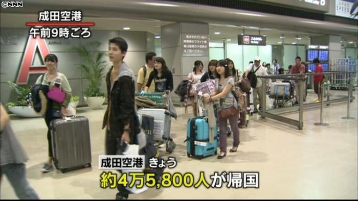成田空港 帰国ラッシュ続く