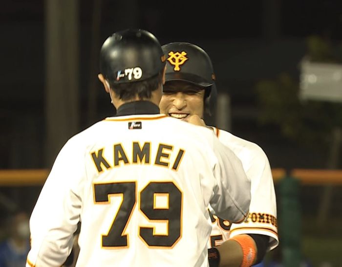 巨人・中田翔の代わりにファーストスタメンの中島宏之に沖縄出身の大城卓三が 4回に猛攻撃