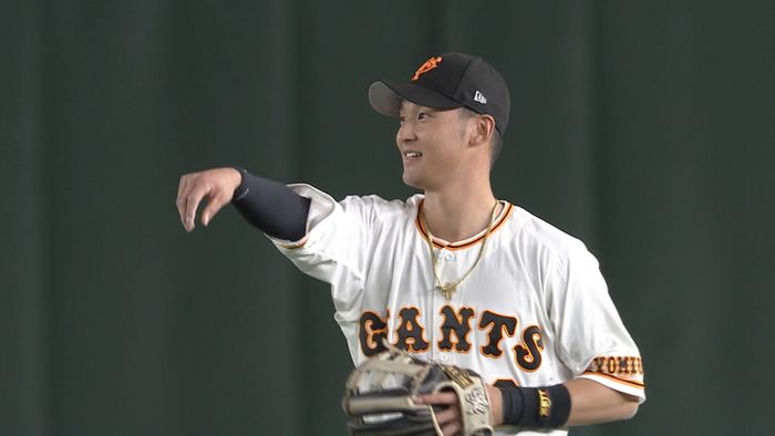「残念、そこには吉川尚輝」 巨人・吉川尚輝が好守で貢献 “相棒”の松原聖弥もベンチから声援