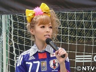 ギャルサポーター小森純、サッカー日本代表に「マジ、熱い」