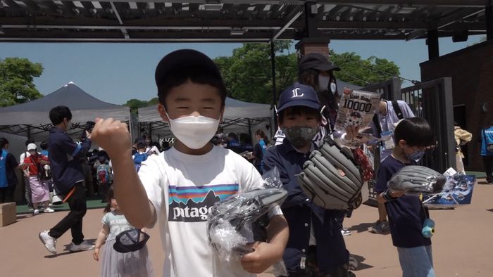 こどもの日 西武 源田壮亮監修 キッズグラブを小学生以下の来場者全員に配布 源田壮亮選手監修のグラブが小学生以下の子ども全員に配布される 画像詳細