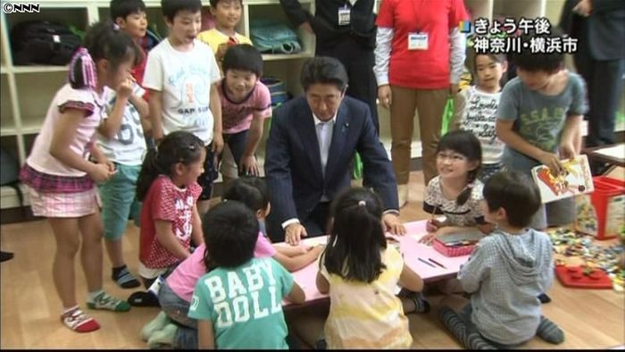 首相、学童保育定員 5年で30万人分増へ