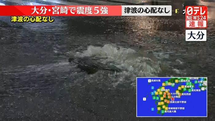 動画：大分市寿町マンホールから水あふれる