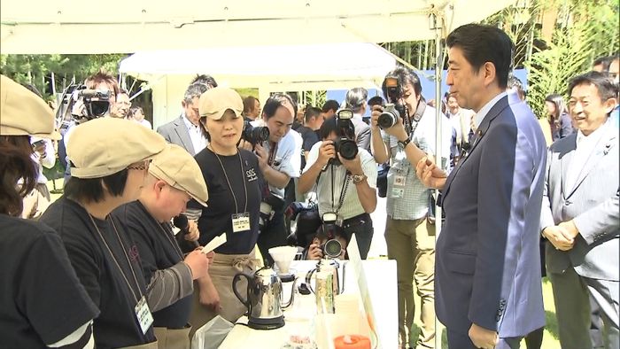安倍首相 障害者を官邸に招き交流