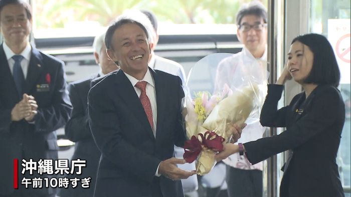 沖縄県 玉城デニー新知事が初登庁