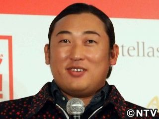 ロバート秋山、女児誕生「僕に似ています」