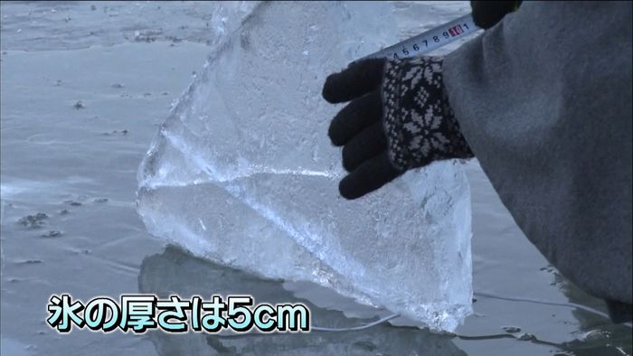 諏訪湖が2日連続全面結氷 御神渡り兆候も