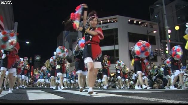 色鮮やかな 笠の波 山形花笠まつり開幕