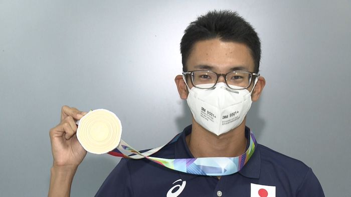 金メダリスト・山西利和が帰国「世界で複数メダルを取れるようになってきた」と笑顔も 銀メダル池田向希の存在に「怖い」