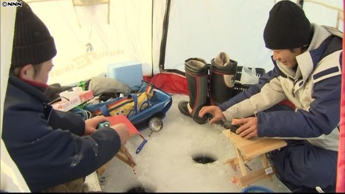 ワカサギ釣り解禁…今冬一番の寒さも 岩手