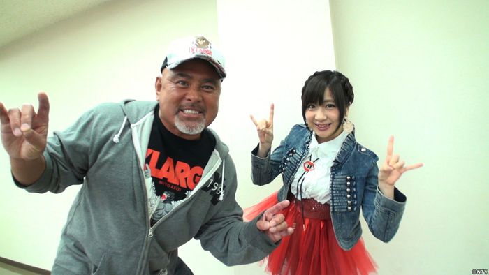 小野恵令奈、武藤選手とTシャツでコラボ